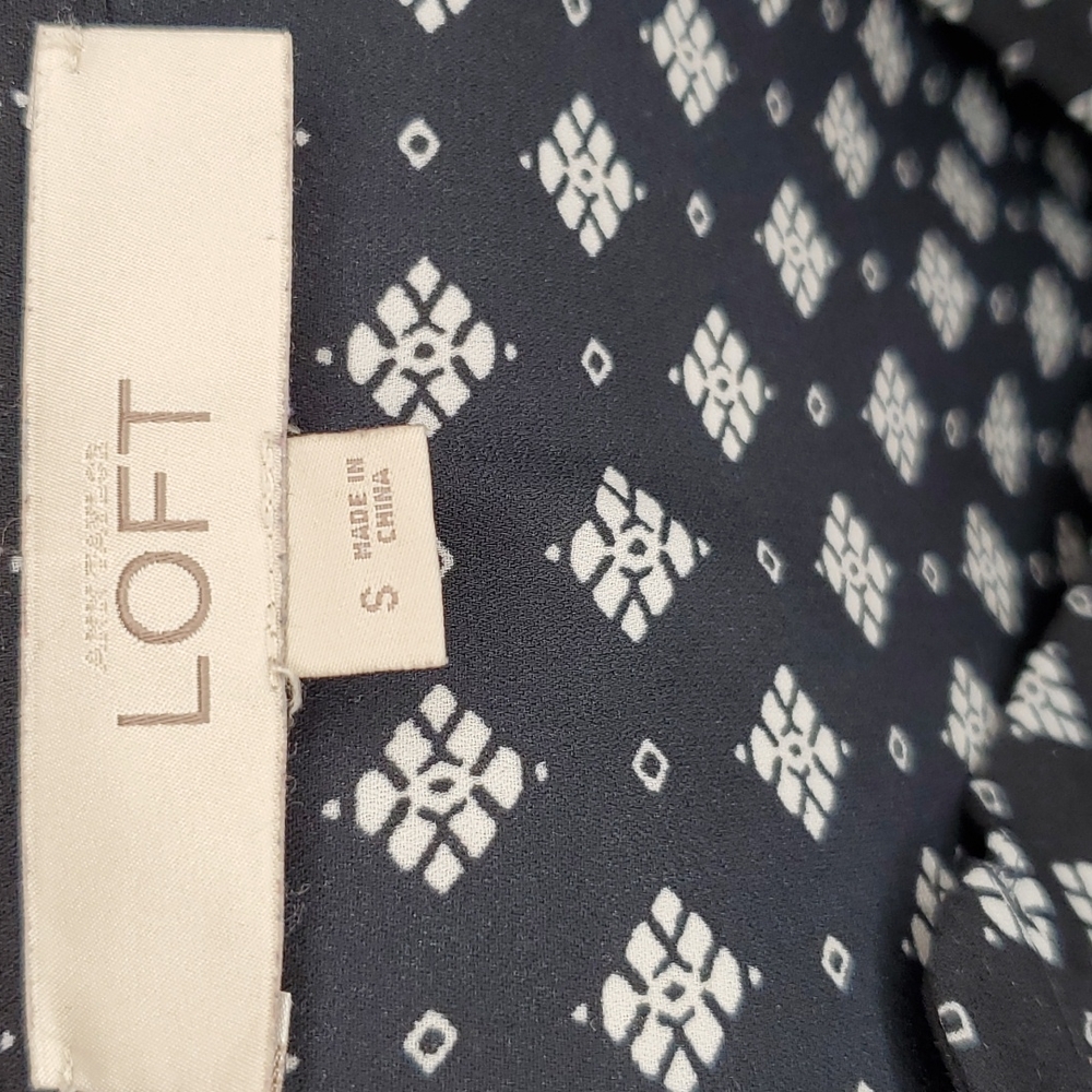 LOFT Beautiful Navy & White Top! 💙💙💙 - Picture 10 of 11